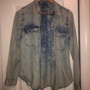 ACID WASH CHAMBRAY BUTTON DOWN